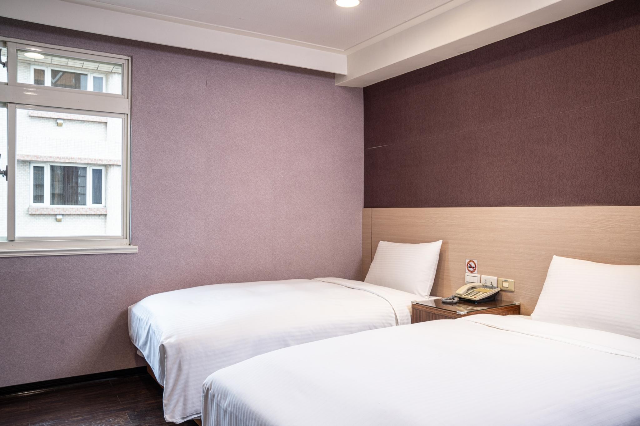 ECONOMY, TWIN BEDS