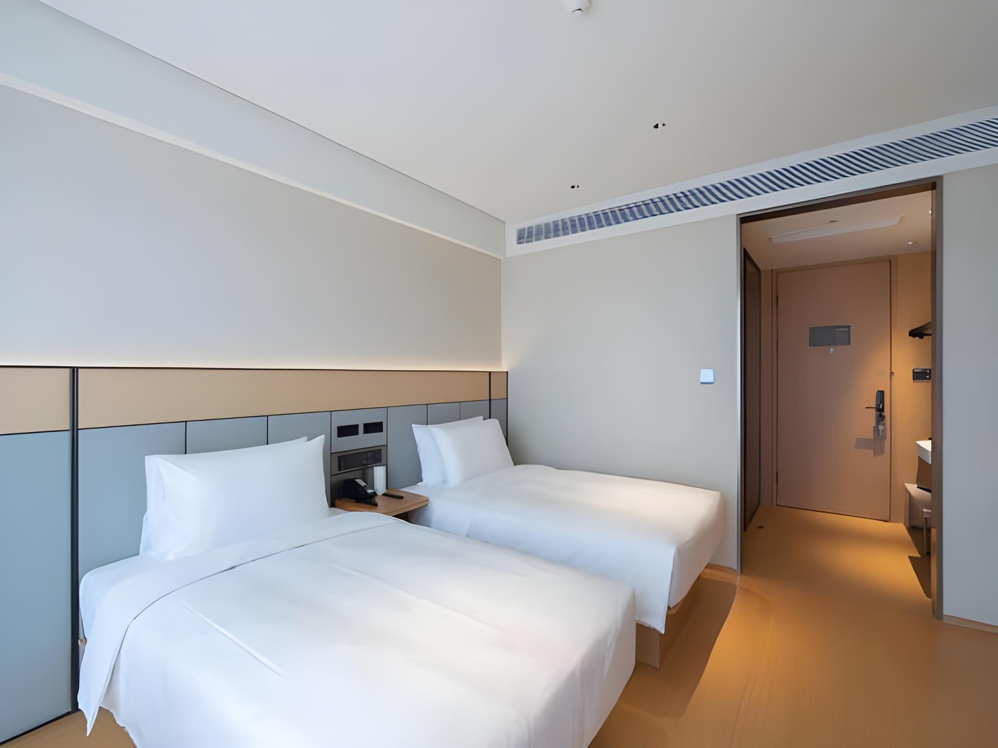 Room, Twin Beds, with View