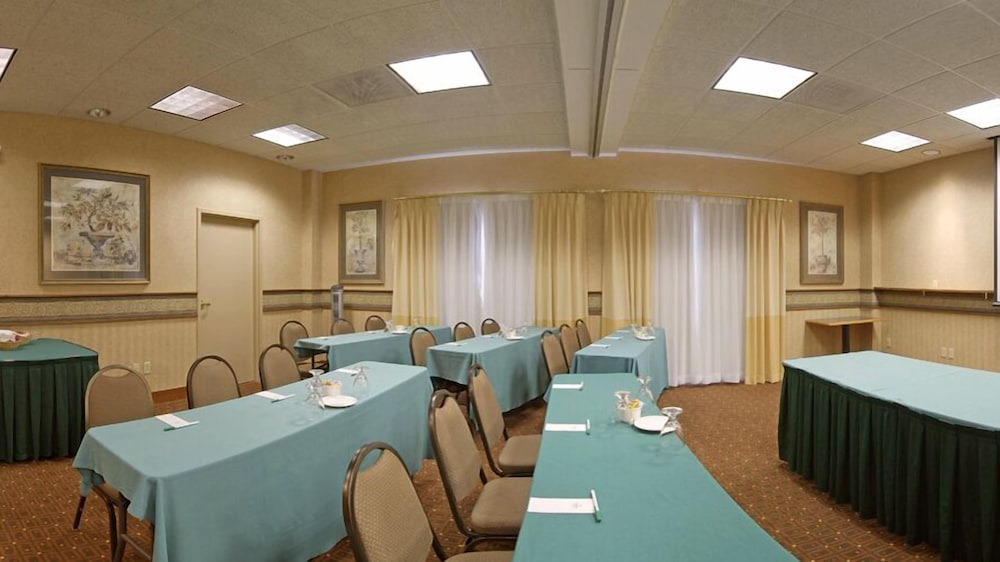 Hampton Inn Council Bluffs 38/41