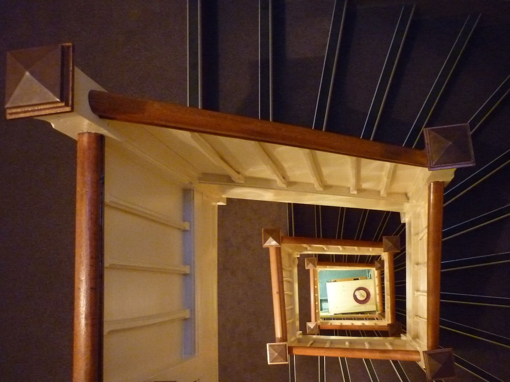 Hôtel Du Centre 27/39