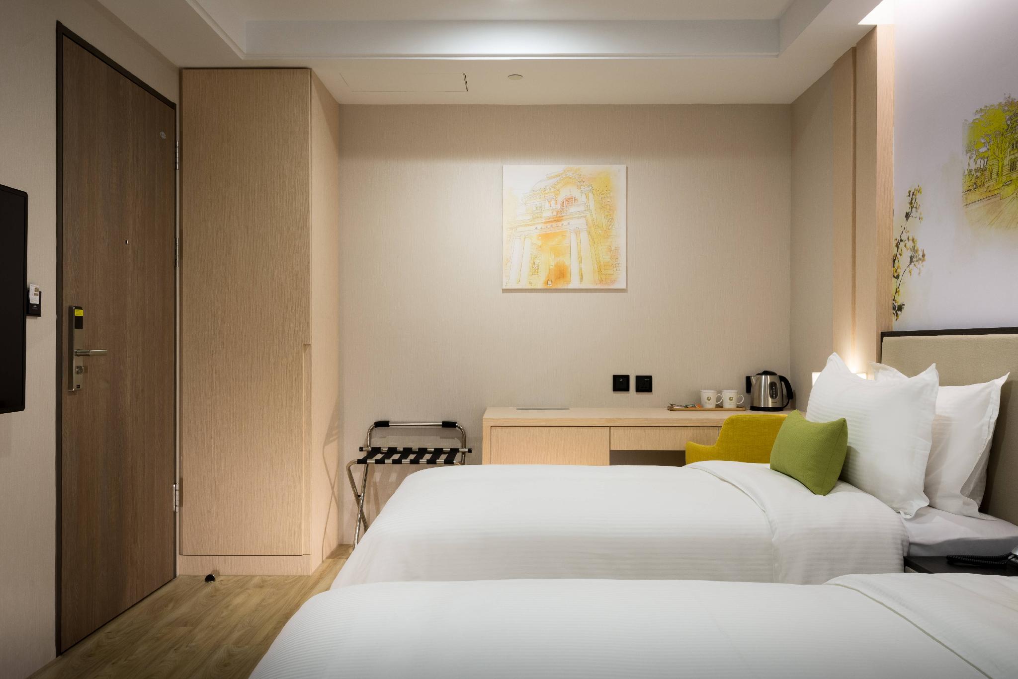 Room, Twin Beds, No Window
