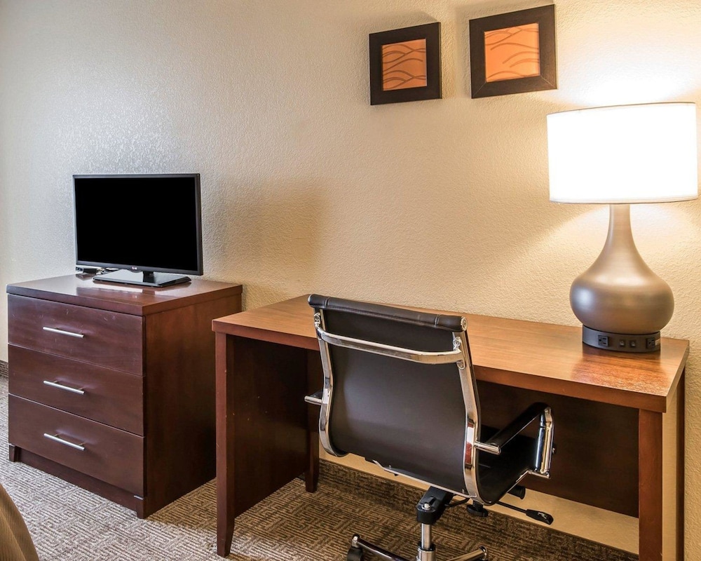 Quality Inn & Suites Bethany 17/19