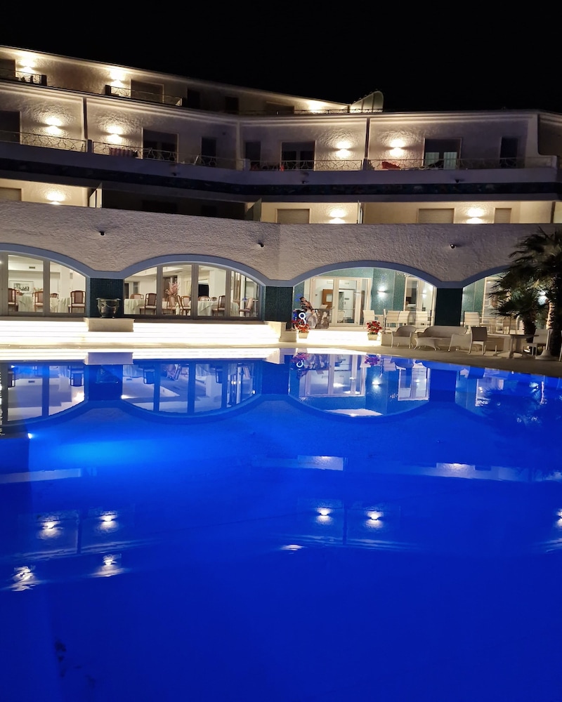 Hotel Poseidon 6/78