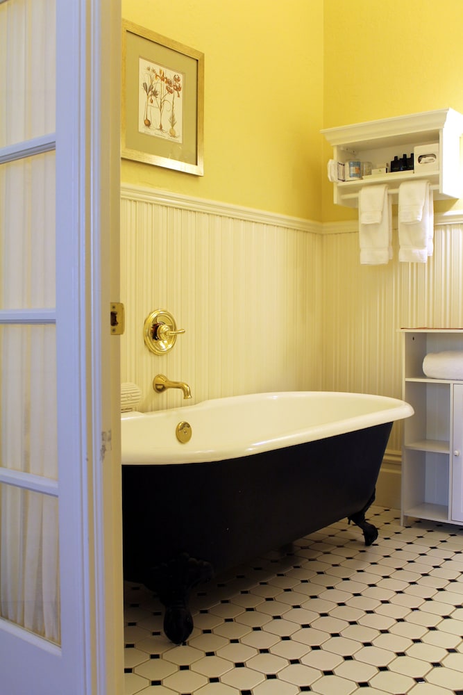 Healdsburg Inn on the Plaza, A Four Sisters Inn 51/54