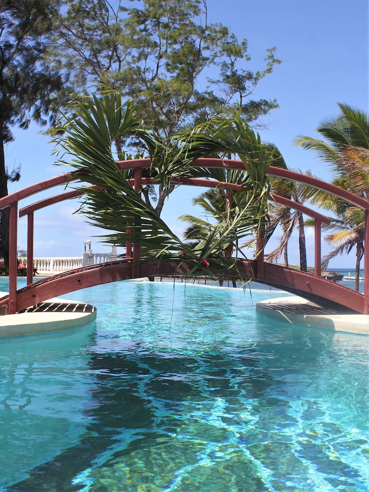 Lily Palm Resort 35/41