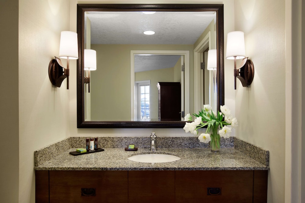 Embassy Suites La Quinta & Spa 14/85