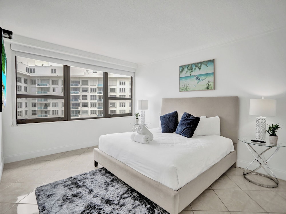 3 Bedrooms, Condo, Beach, Relax, Style, 1 King and 2 Double Beds, 2 Queen Beds, Ocean Front, 2 Bathrooms, Sofa, Sauna