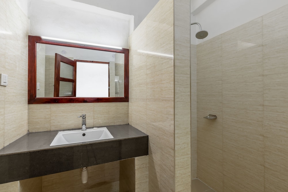 Pulickal Airport Hotel 50/50
