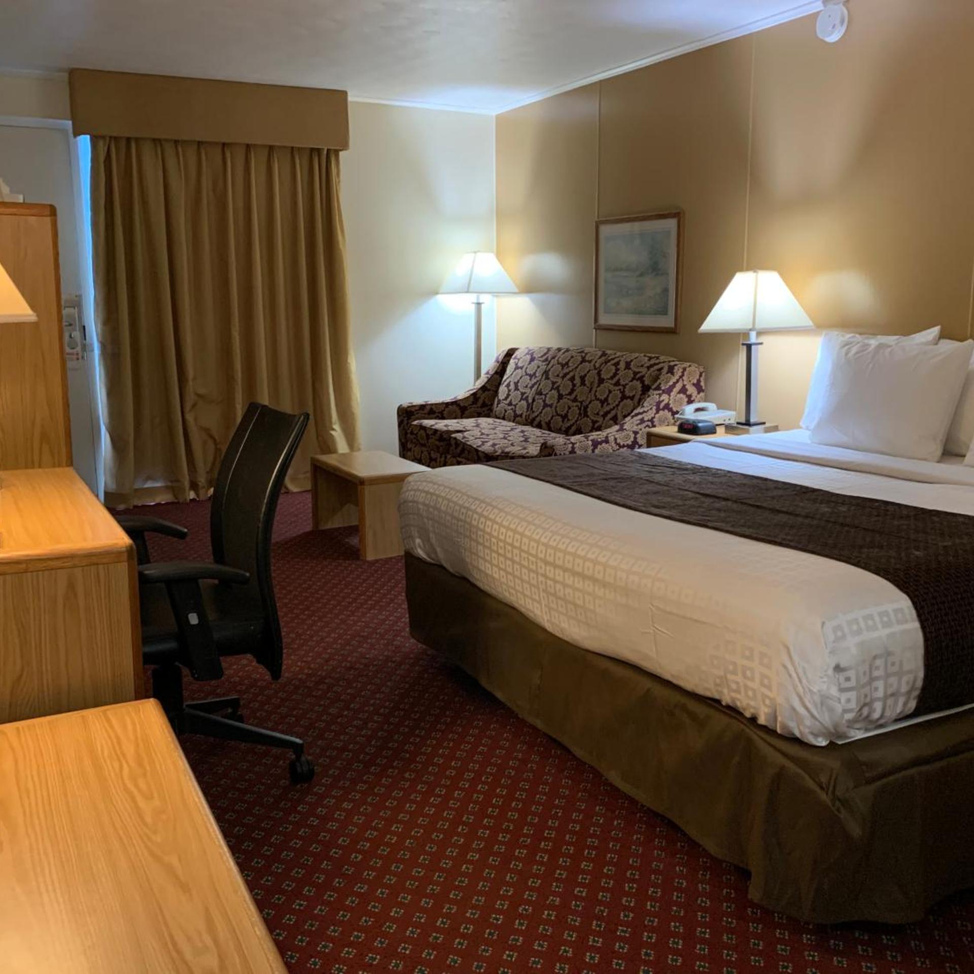 Red Carpet Inn & Suites 15/50