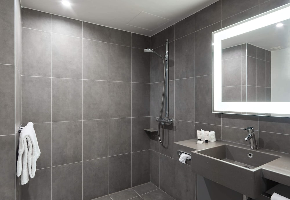 غرفة بسرير مزدوج، B&B Hotel Cergy Port 4 Stars 2/3