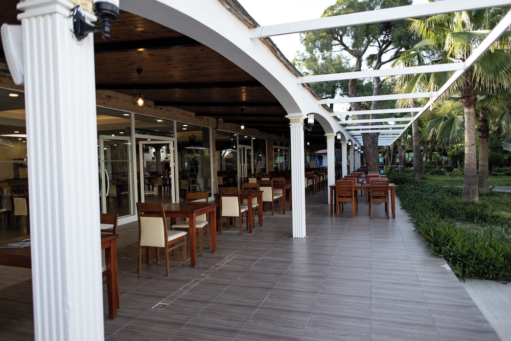MAYA GOLF HOTEL 7/50