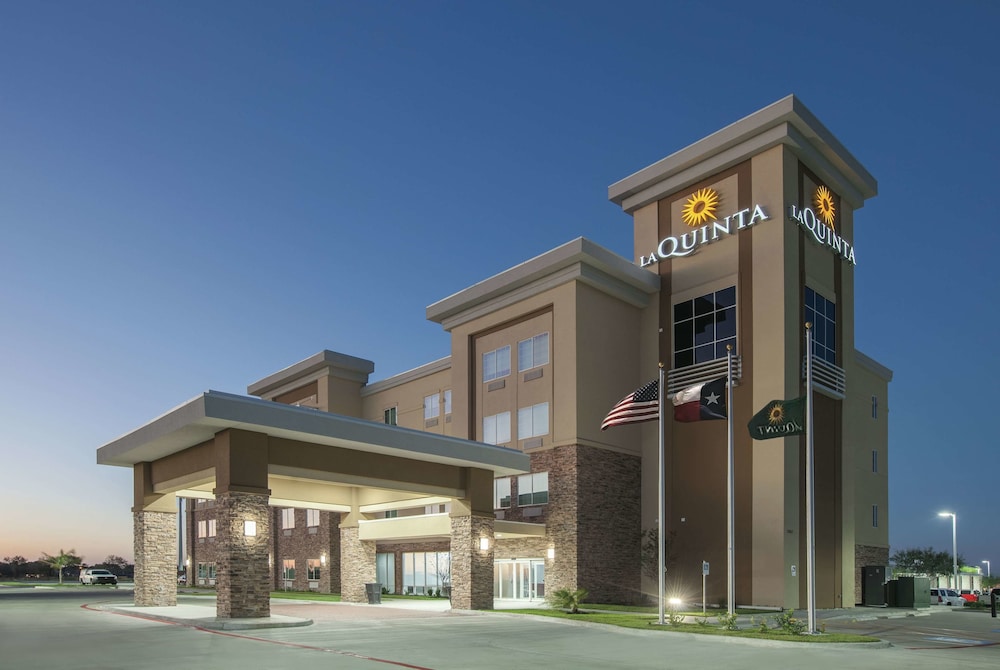 La Quinta Inn And Suites By Wyndham Kingsville 3/33