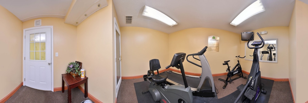 Douglas Inn And Suites 19/41