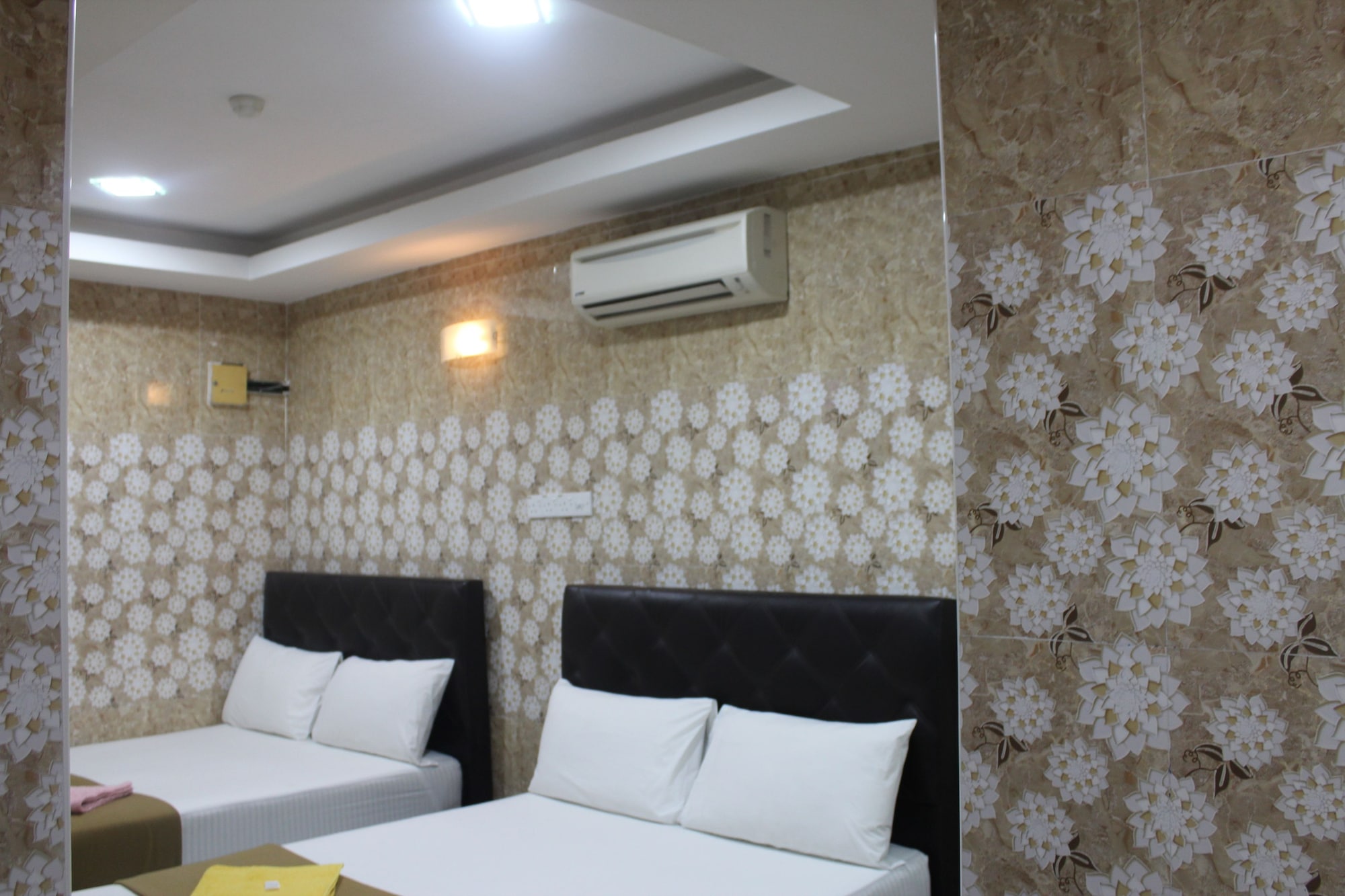 ROOM, TRIPLE