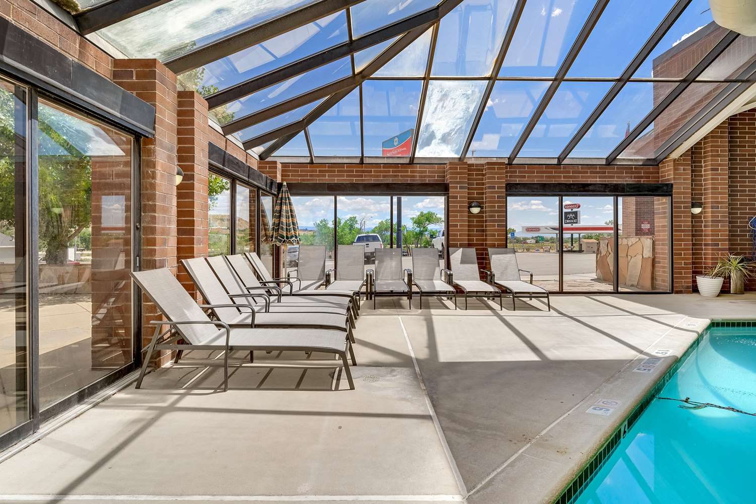 swimming pool spa