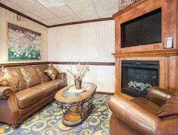 Baymont by Wyndham Battle Creek/I-94 4/9