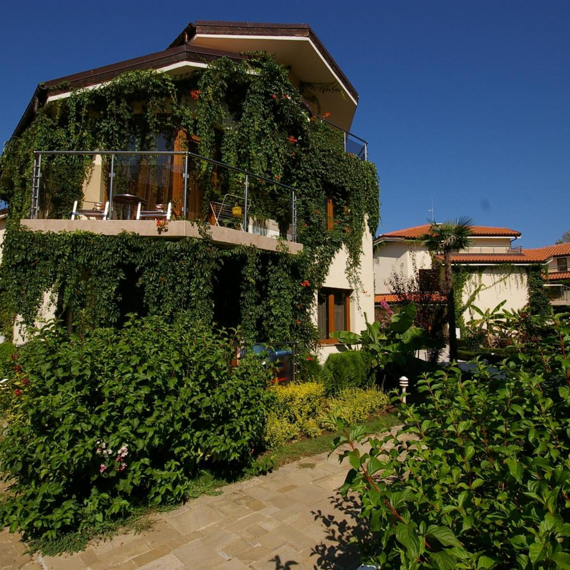 Laguna Beach Resort And Spa 6/65