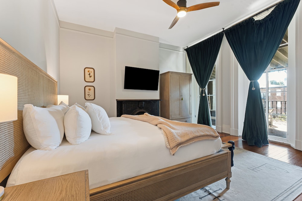 PREMIUM, KING BED