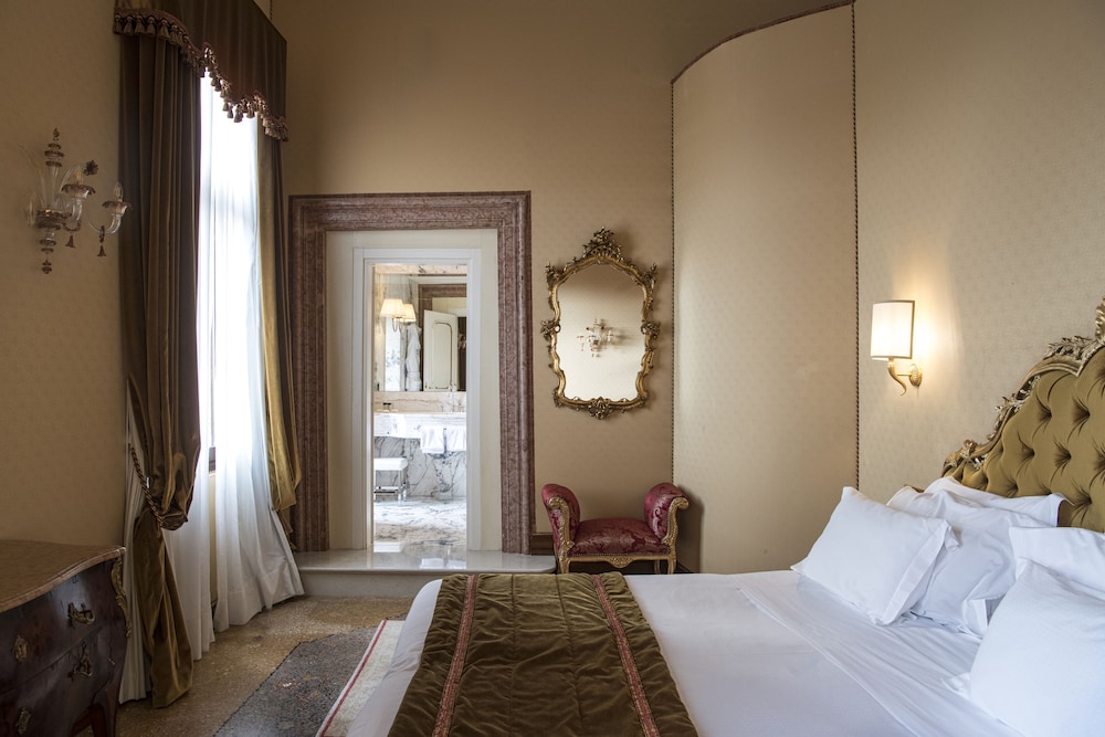 Nani Mocenigo Palace 24/76