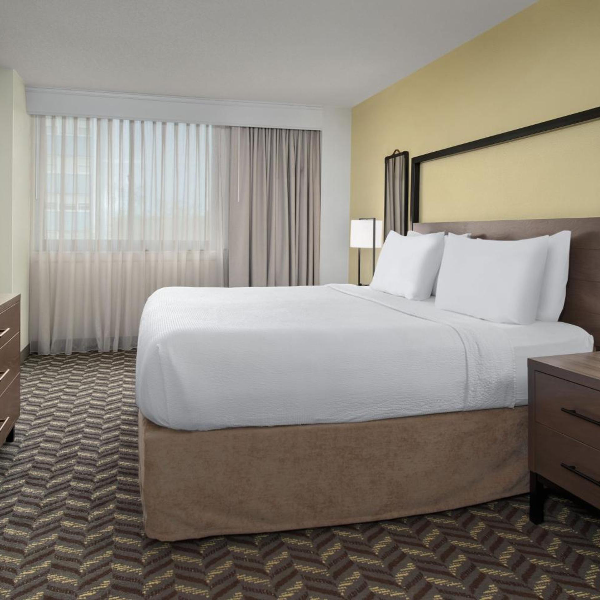 Suite, King Bed, Sofa