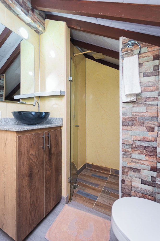 Hotel Lares 70 12/48
