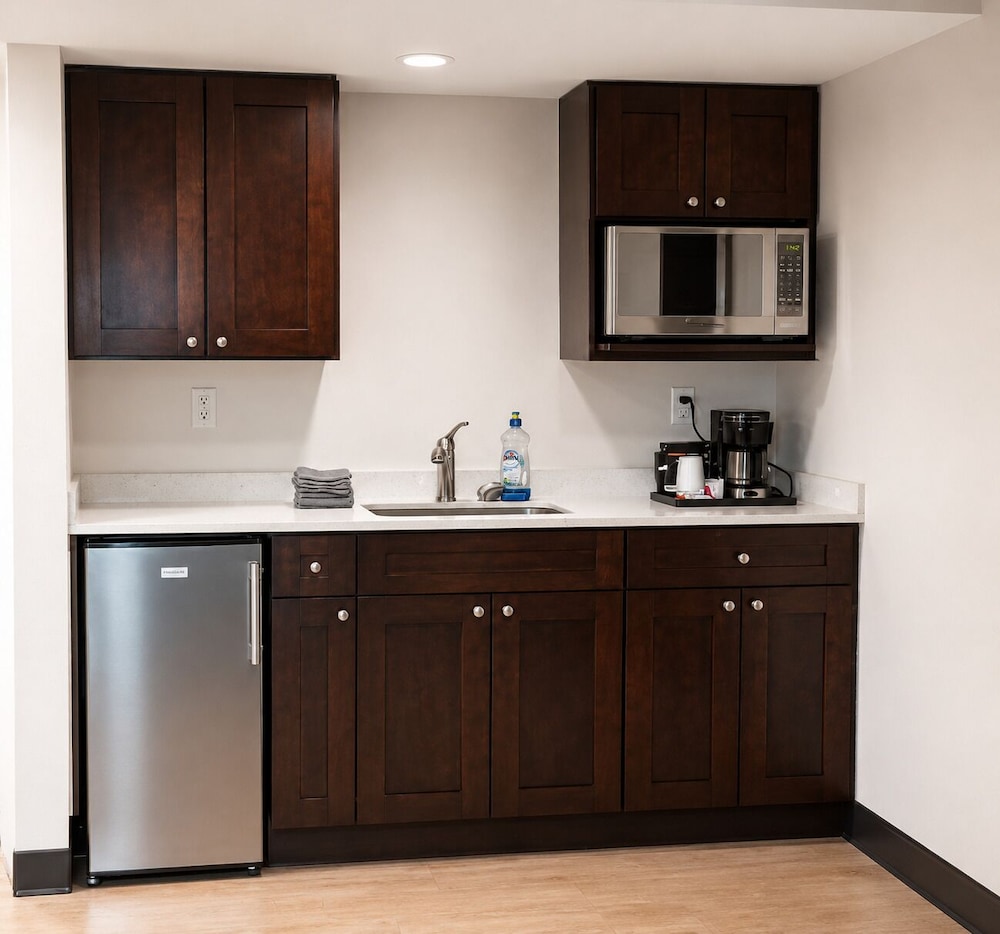 Homestead Inn & Suites 2/44