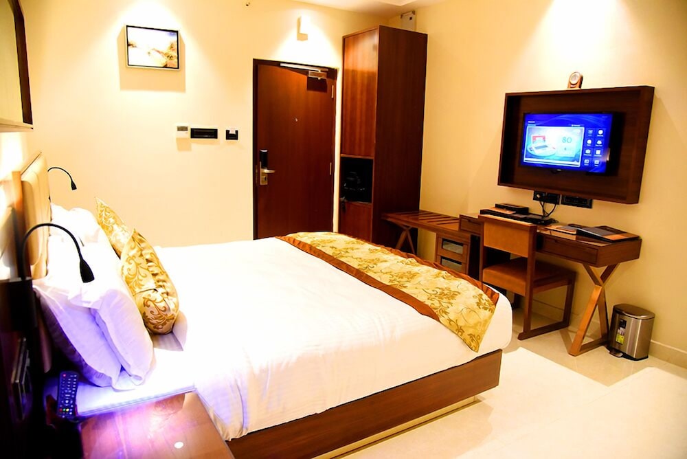 Vybrant Hotels 6/32
