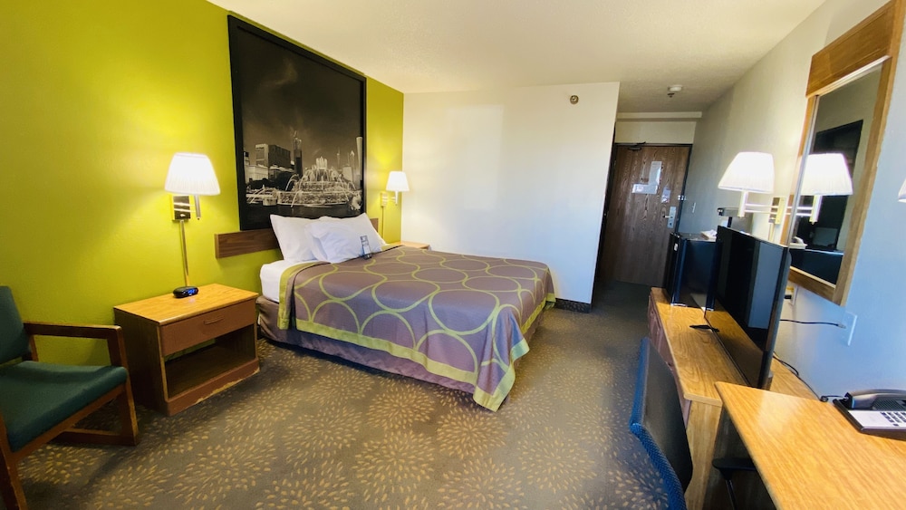 Super 8 by Wyndham Mokena/Frankfort /I-80 11/27