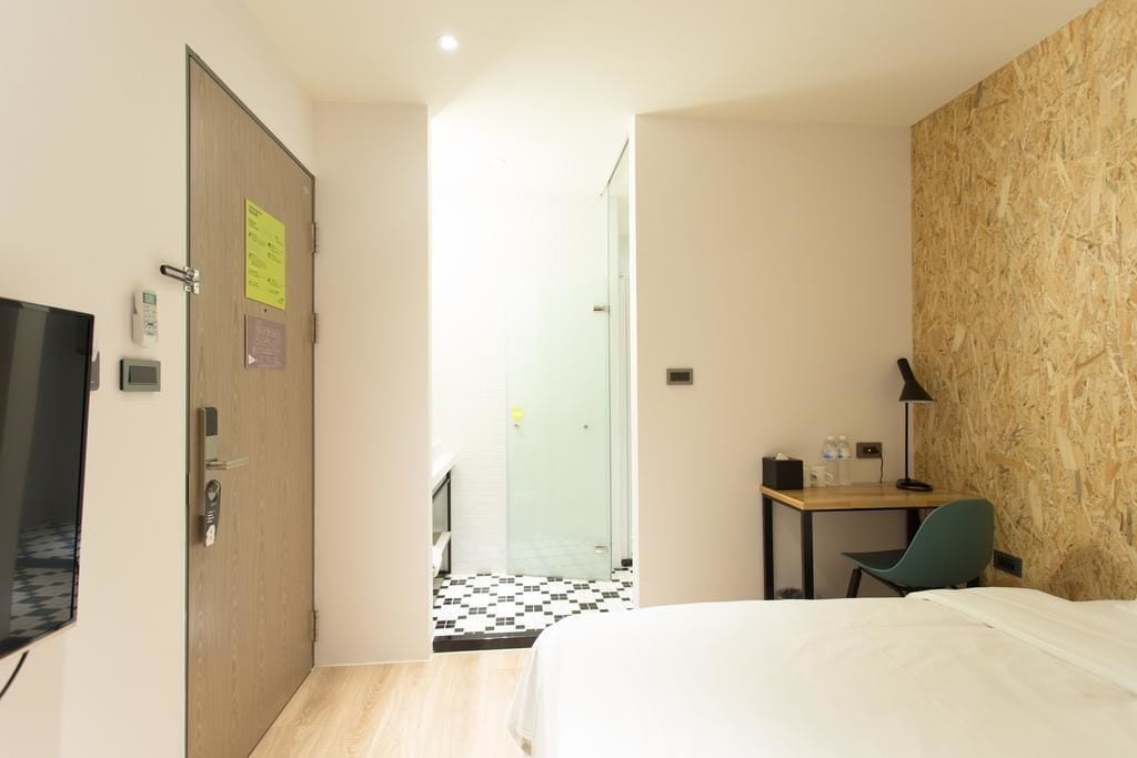 STANDARD, DOUBLE BED, NO WINDOW