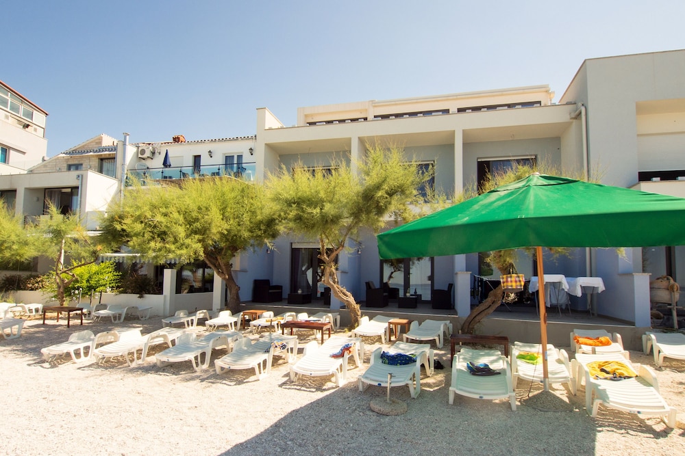 Beachfront Villa Mediteran 42/50