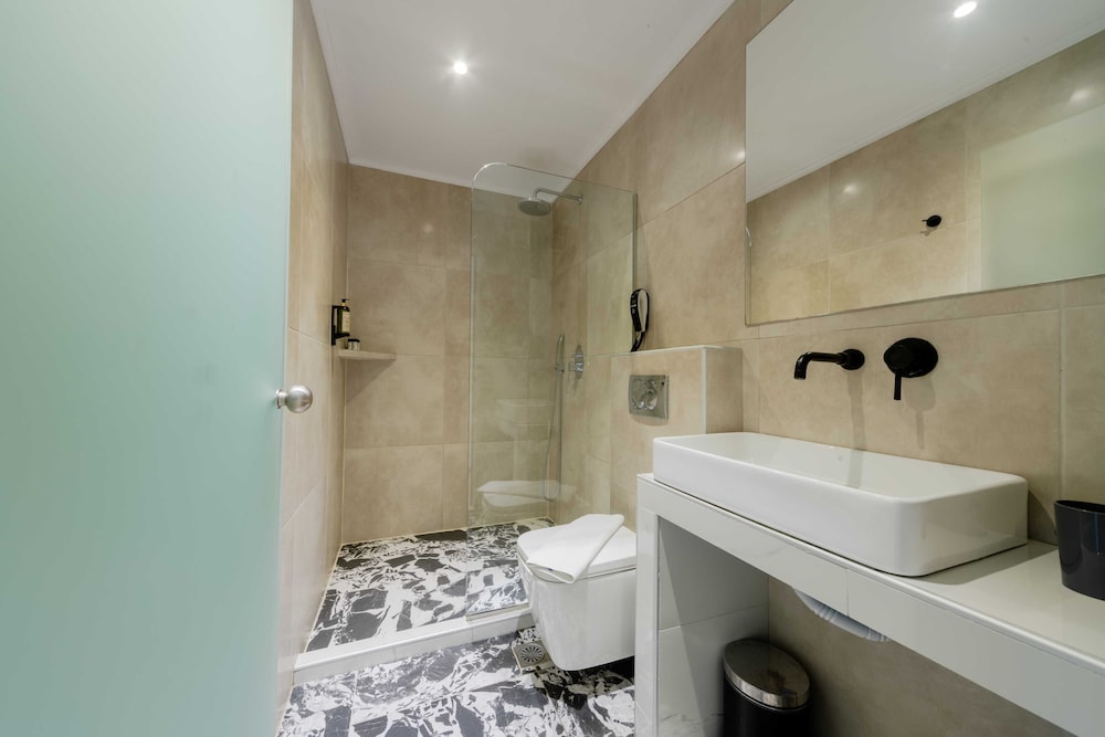Madison Boutique Hotel 32/38