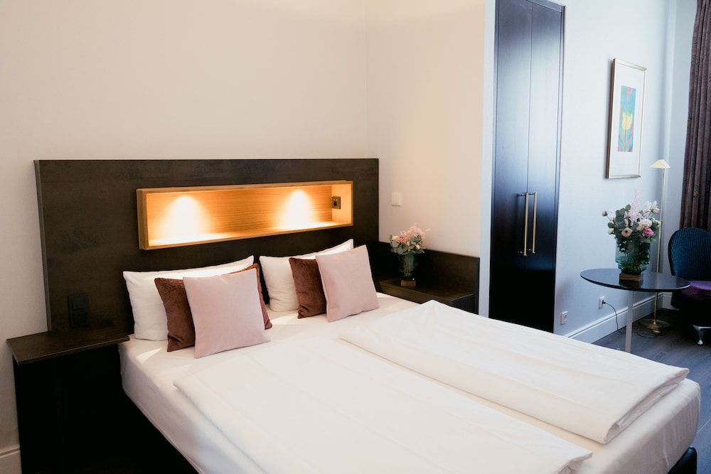 DOM HOTEL LIMBURG 26/76
