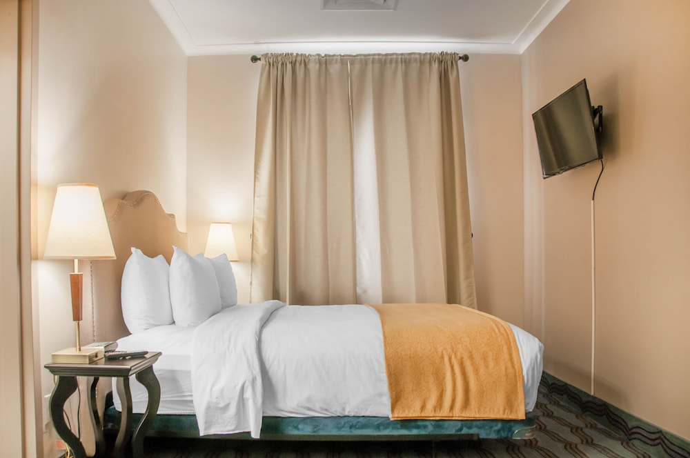 BUSINESS, SUITE, QUEEN BED