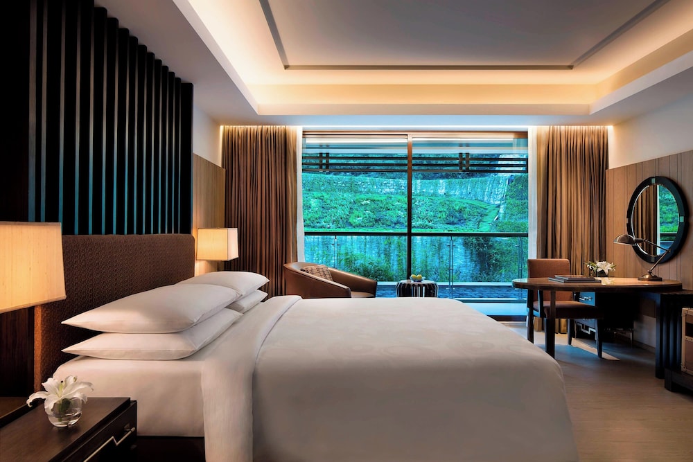 Room, King Bed, Balcony