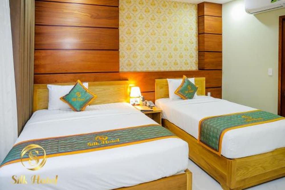 RedDoorz Plus near Tan Son Nhat airport 2 19/50