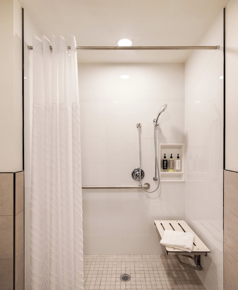 Ayres Hotel Redlands 35/38