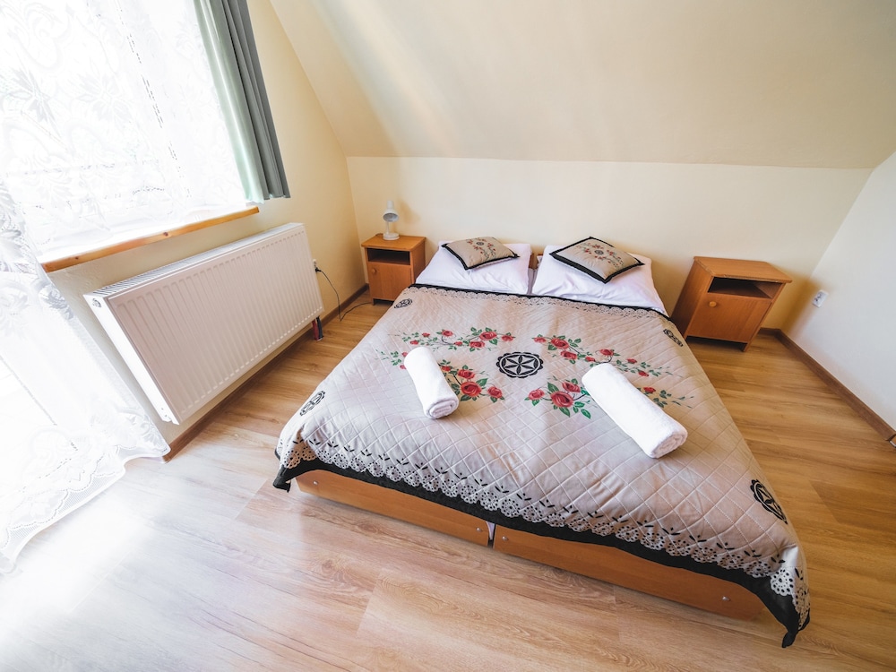 CLASSIC, DOUBLE OR TWIN BED, MOUNTAIN VIEW
