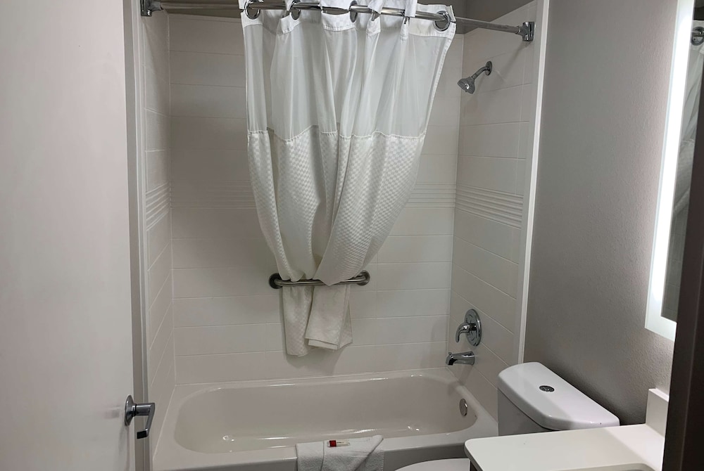 Microtel Inn & Suites by Wyndham Charlotte Airport 13/28