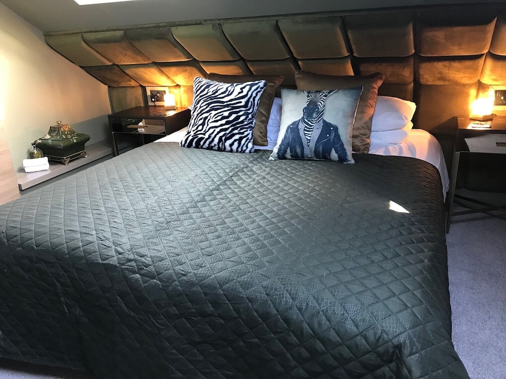 Room, Double Bed, Private Bathroom