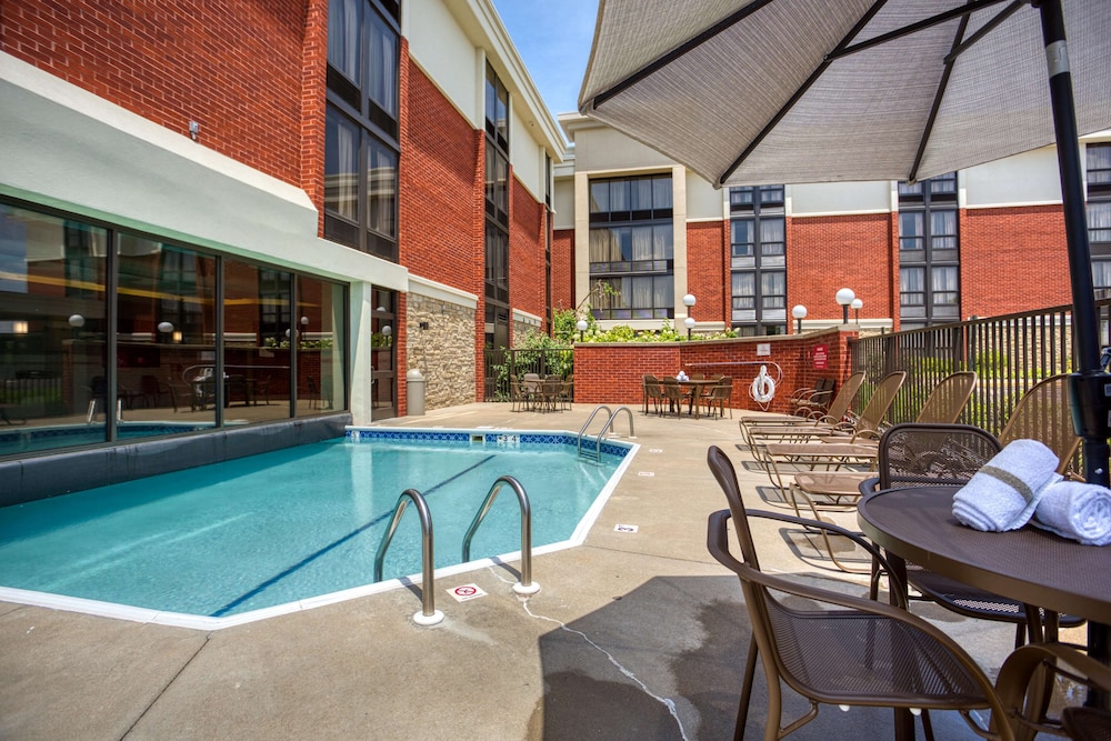Drury Inn and Suites St Louis Fairview Heights 30/50