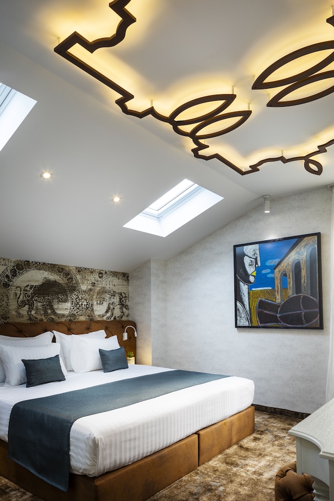 Hotel Gallery 37 19/58