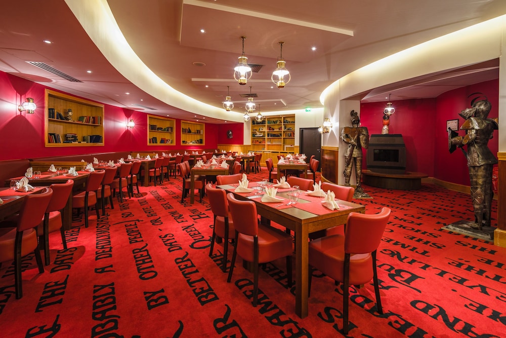 Explorers Hotel 38/67