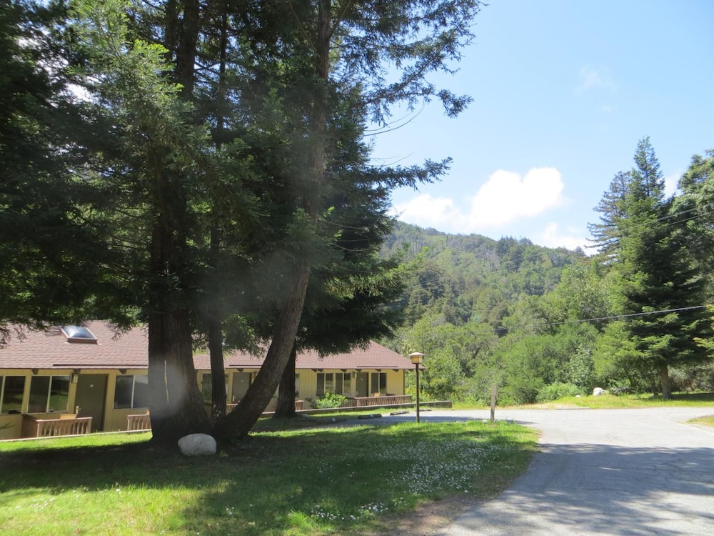 Big Sur Lodge 60/67