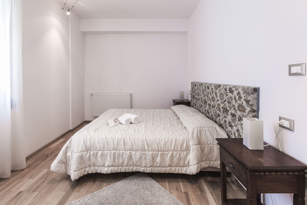 PRINCE RESIDENCE(FORMERLY VESUVIO PRICE RESIDENCE APARTHOTEL) 19/75