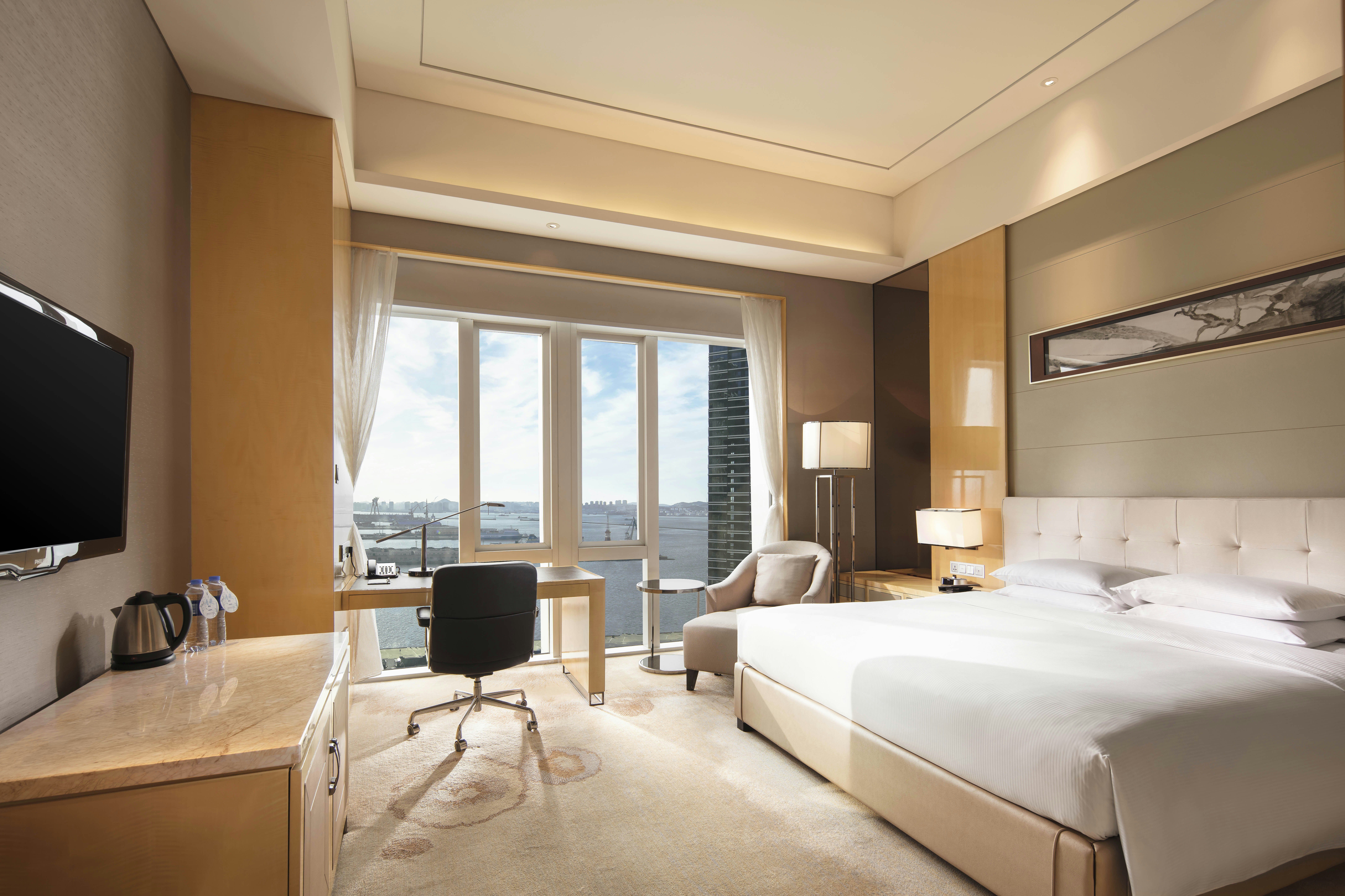 DELUXE, KING BED, HARBOUR VIEW