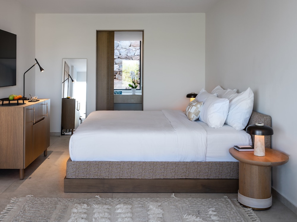 Infinity, Suite, Double Bed, Sofa