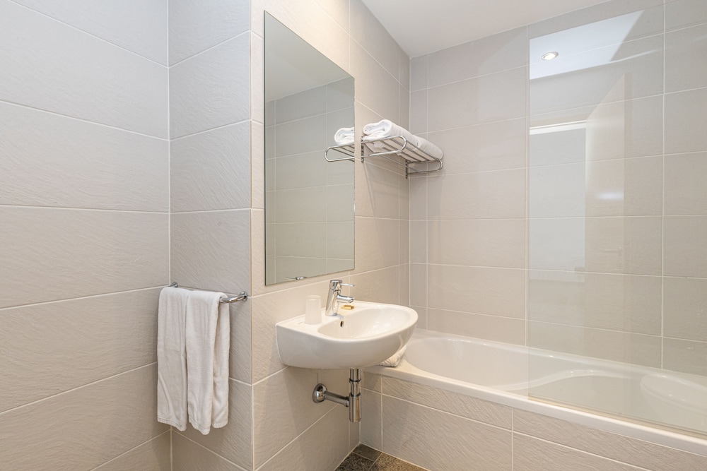 3 BEDROOMS, APARTMENT