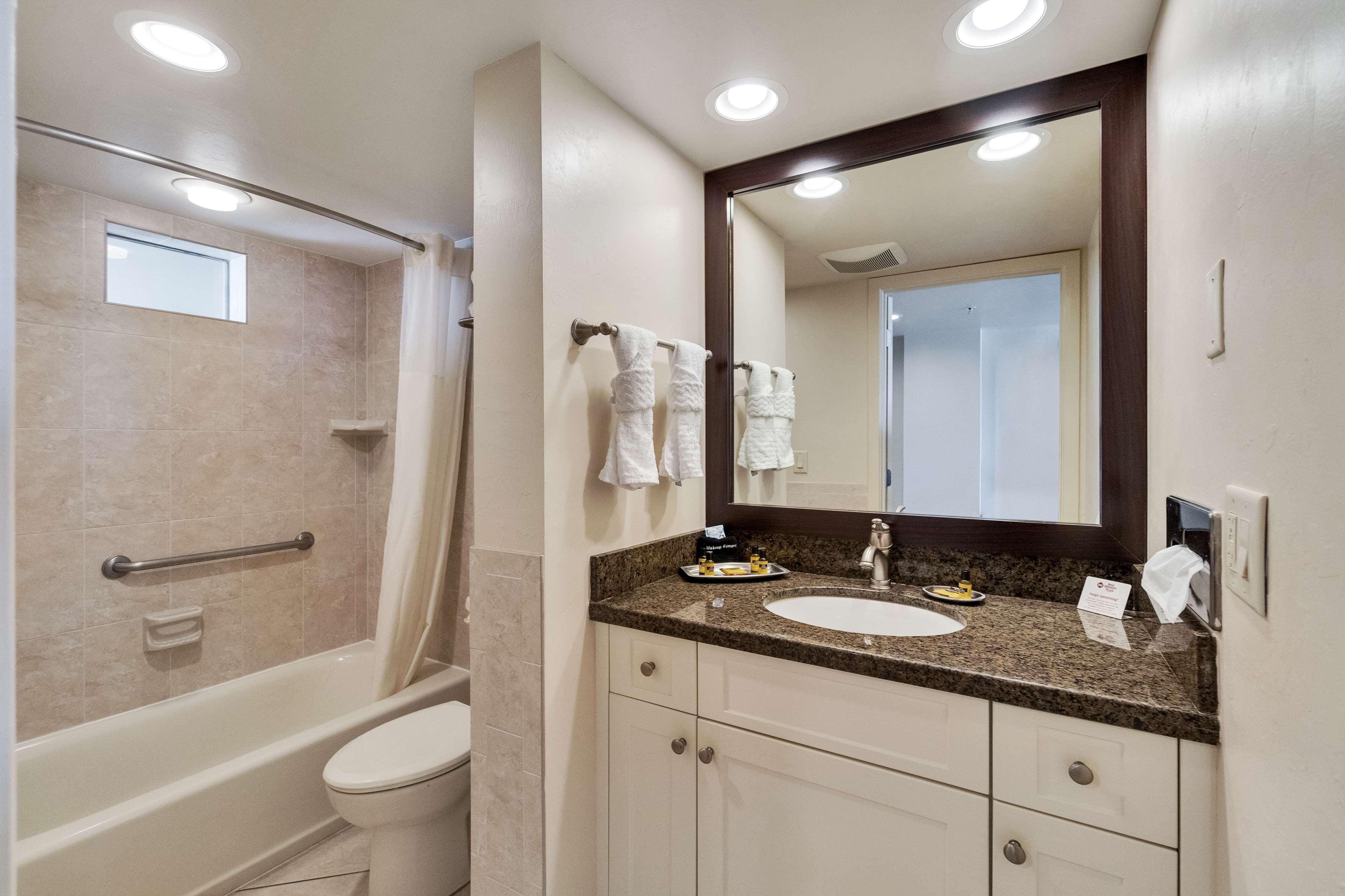 Room, King Bed, Pool Side, Kitchen, Ground Floor, Best Western Plus Beach Resort 5/6