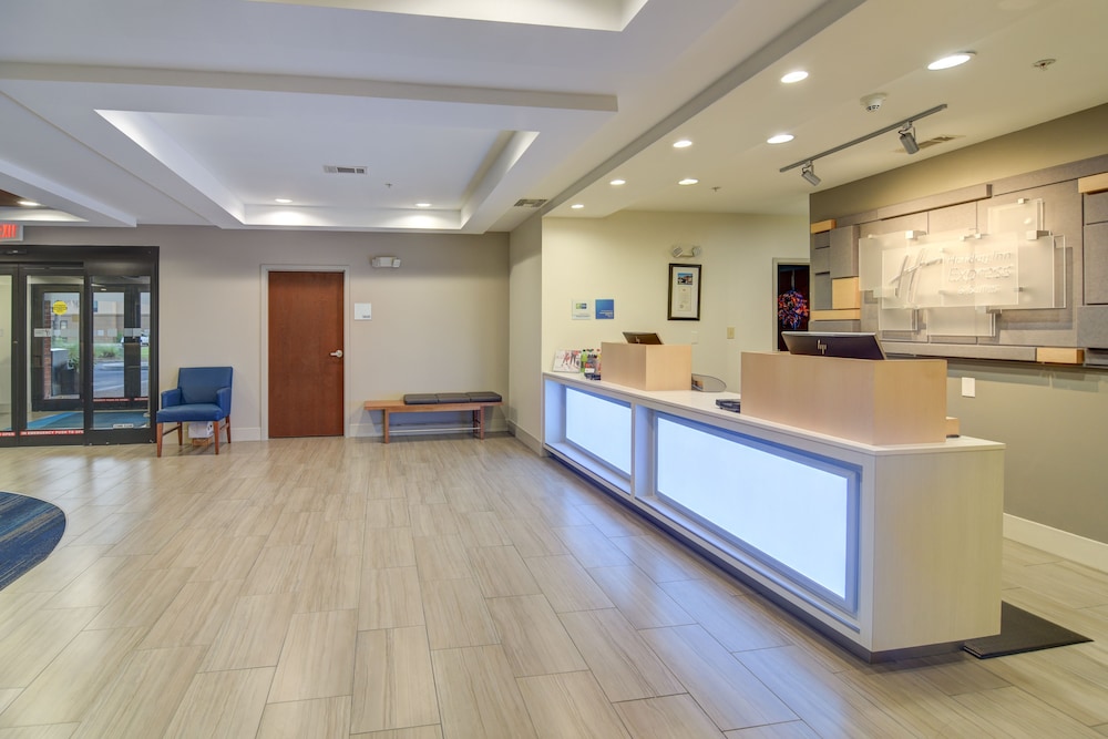 Holiday Inn Express Hotel And Suites Foley 6/75