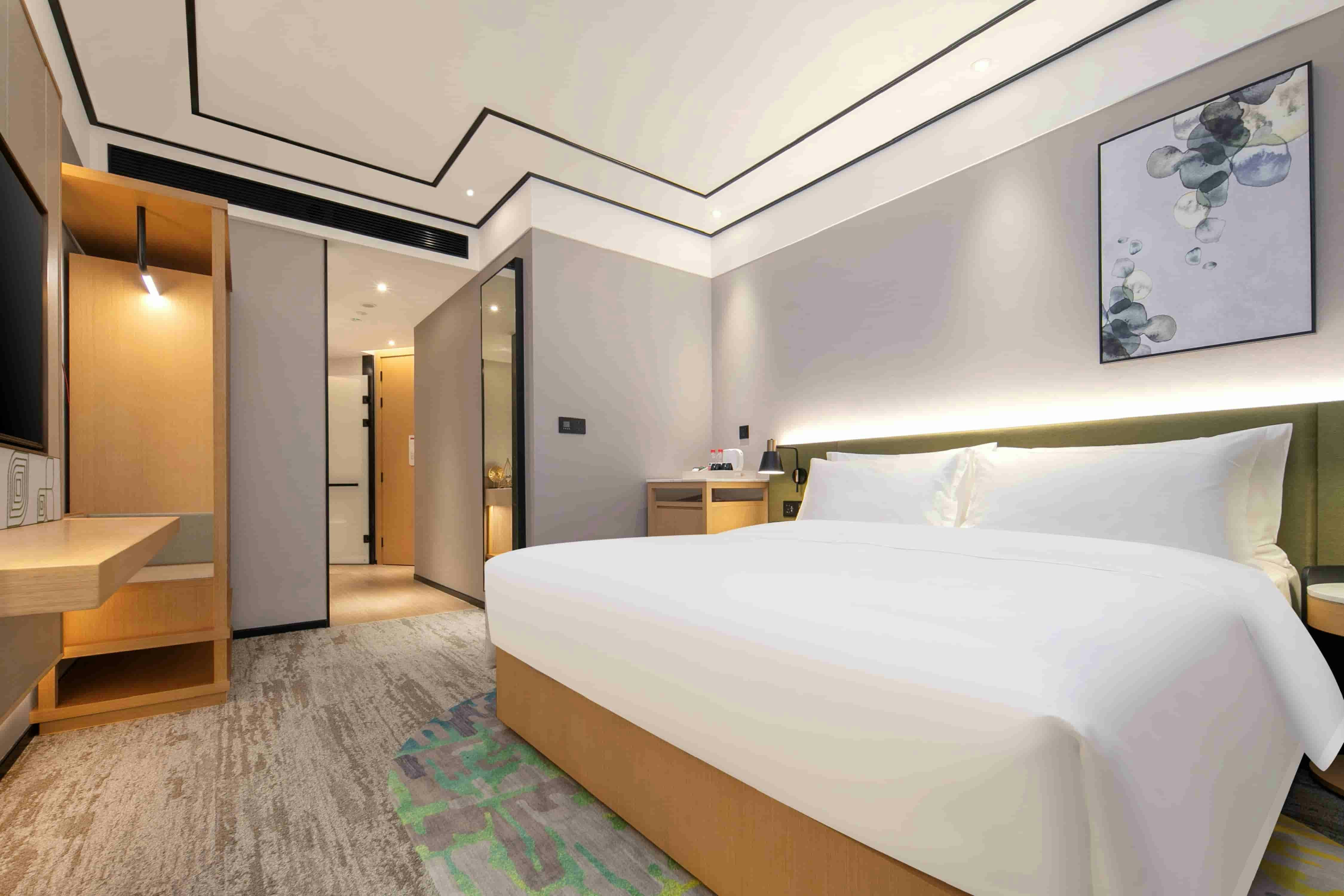 1 BEDROOM, SUITE, KING BED
